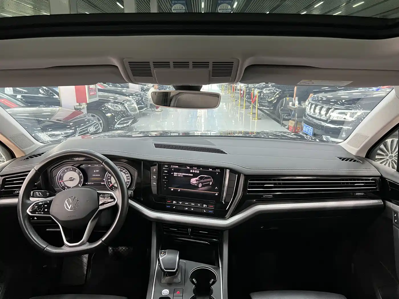 VOLKSWAGEN TOUAREG