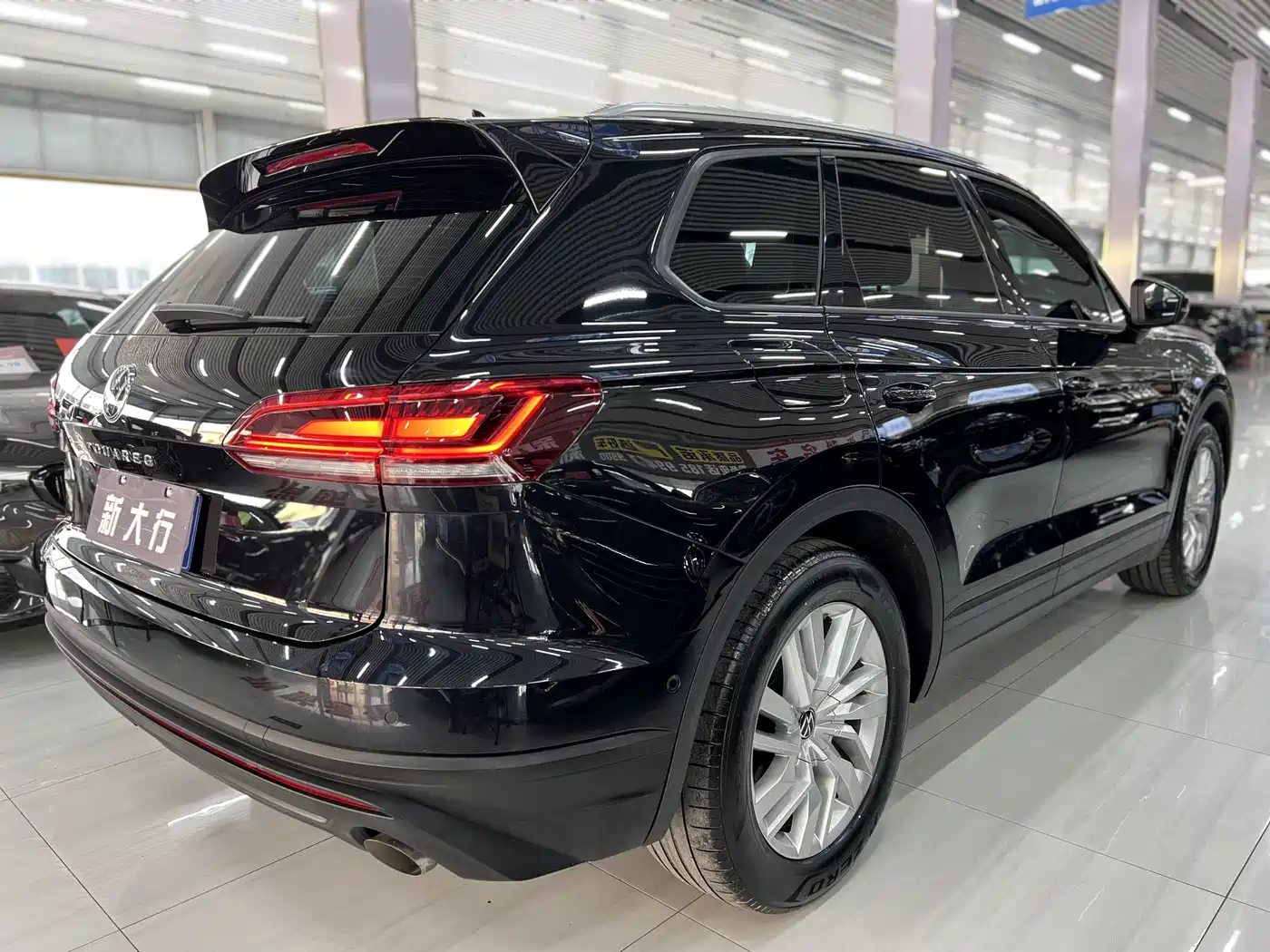 VOLKSWAGEN TOUAREG
