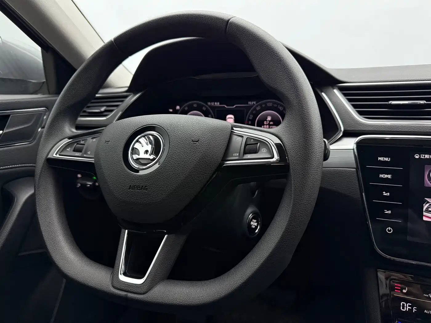Škoda Superb 2023 TSI280 DSG Premium Edition фото 11