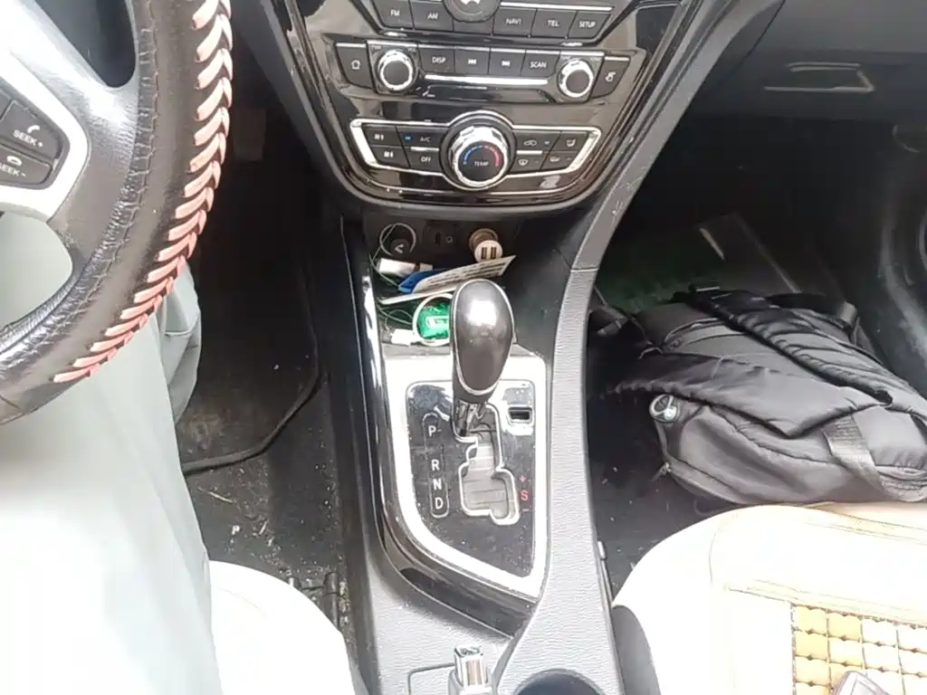 Changan Yuexiang V7 2016 2016 1.6L Auto Joy Version China V