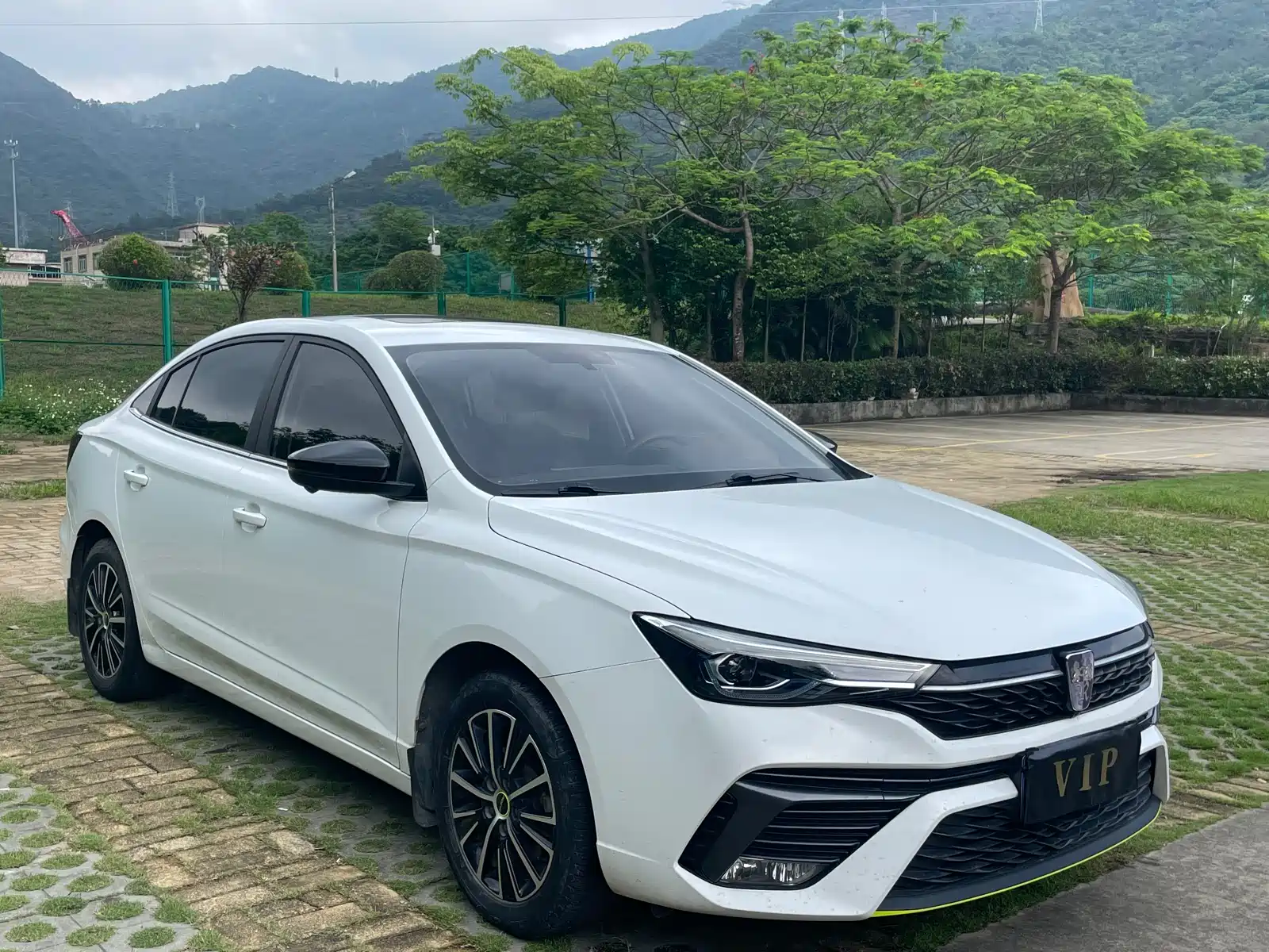 Фото 3 - Roewe i5