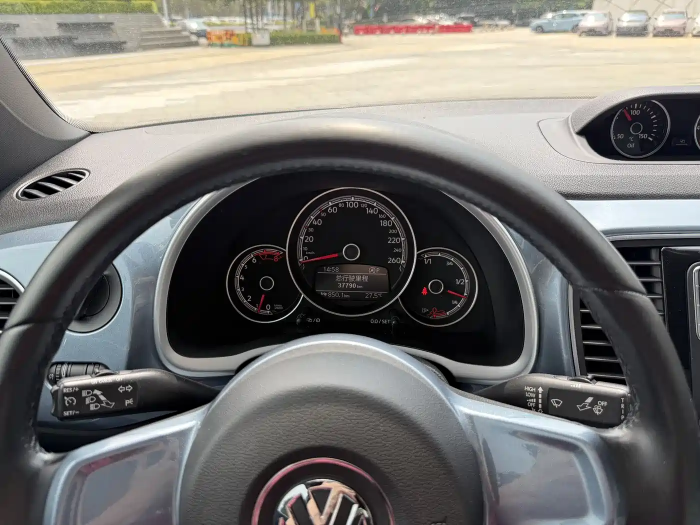 Volkswagen Beetle 2018 180TSI Easy Joy Edition фото 11