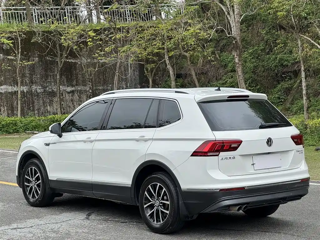 Volkswagen Tiguan L 2017 330TSI Automatic 2WD Comfort Edition фото 9