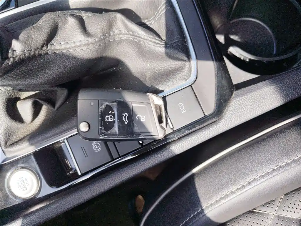 Volkswagen Sagitar 2023 300TSI DSG Surpassing Edition фото 9