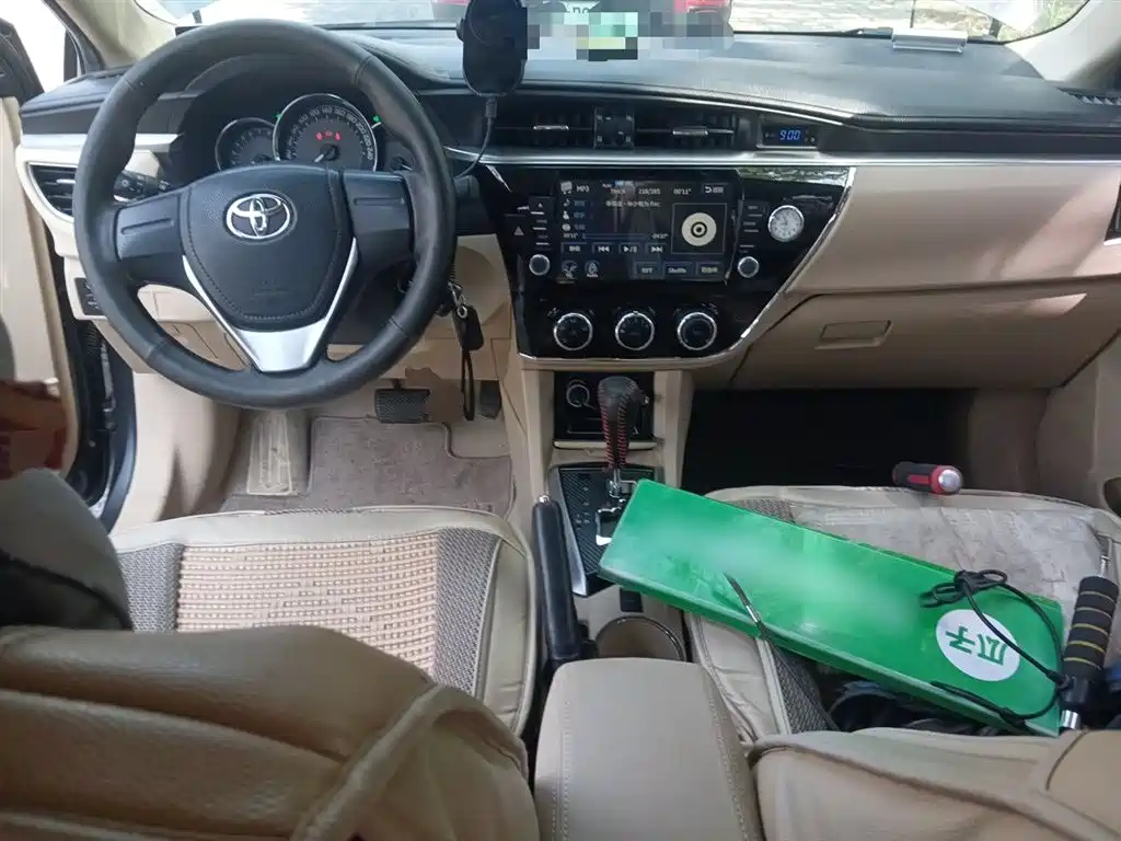 Toyota Corolla 2014 1.6L CVT GL фото 6