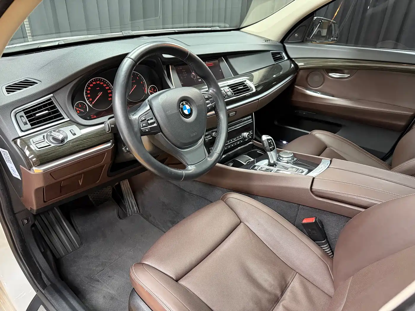 BMW 5 Series GT 2015 528i Luxury фото 5