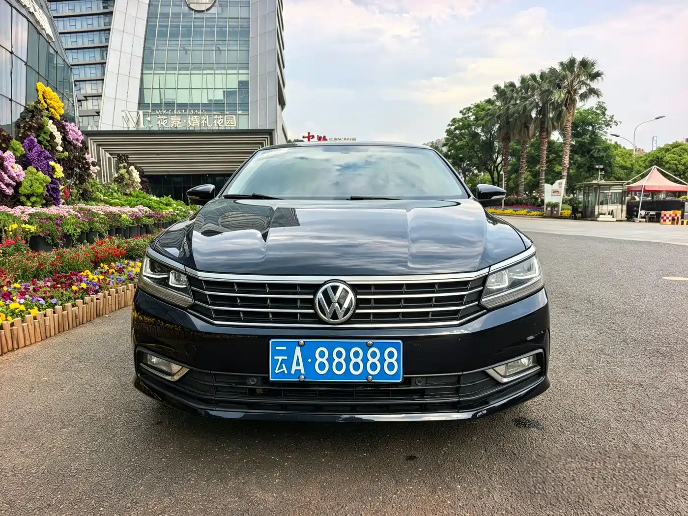 Volkswagen Passat 2017 280TSI DSG Prestige фото 2