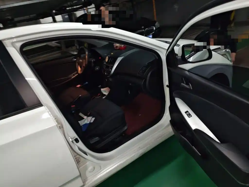 Hyundai Reina 2015 2014 Model 1.4L Automatic GLX
