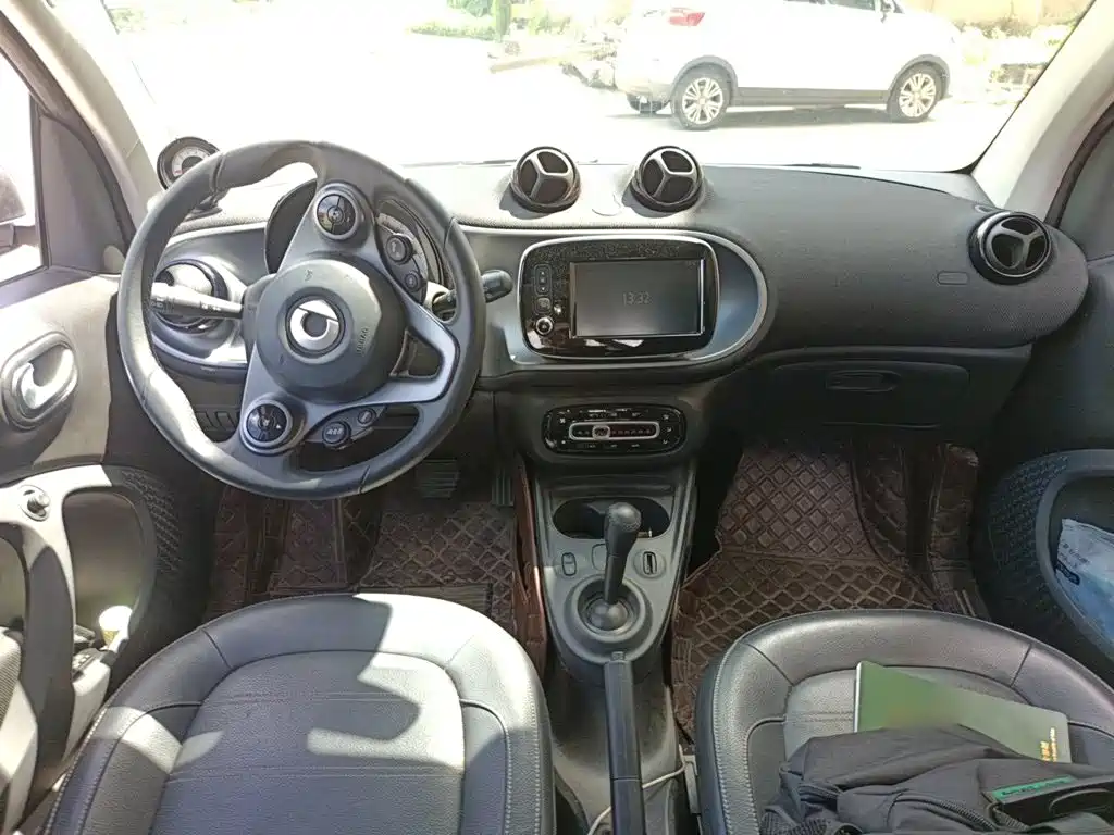 smart fortwo 2019 2019 0.9T 66kW Hardtop Pioneer Edition China VI