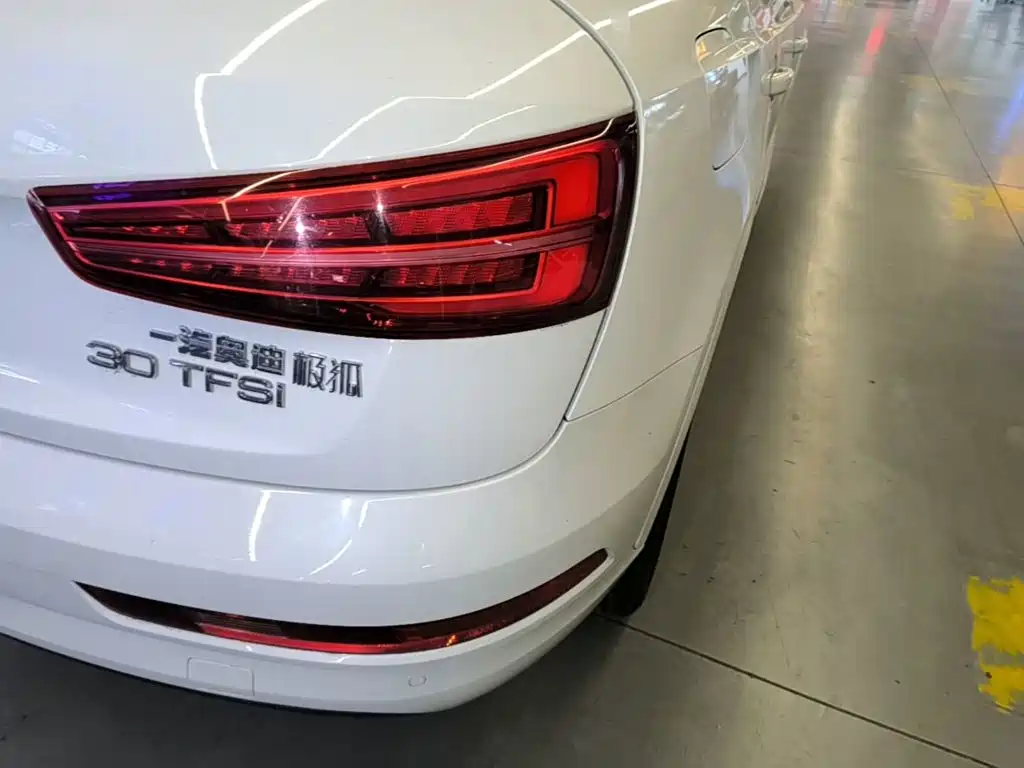 Photo 8 - Audi Q3