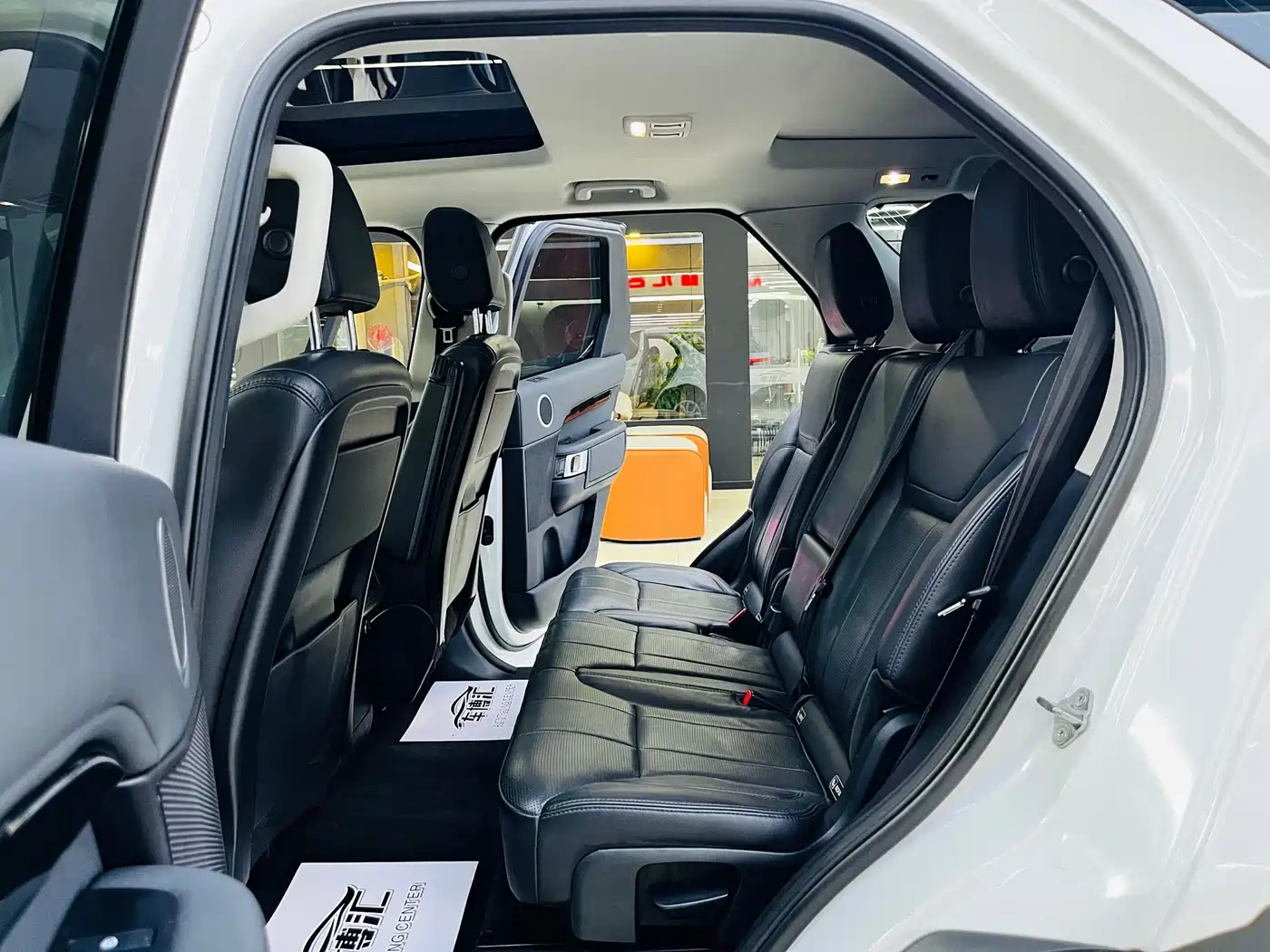 Land Rover Discovery 2017 3.0 SC V6 SE фото 10
