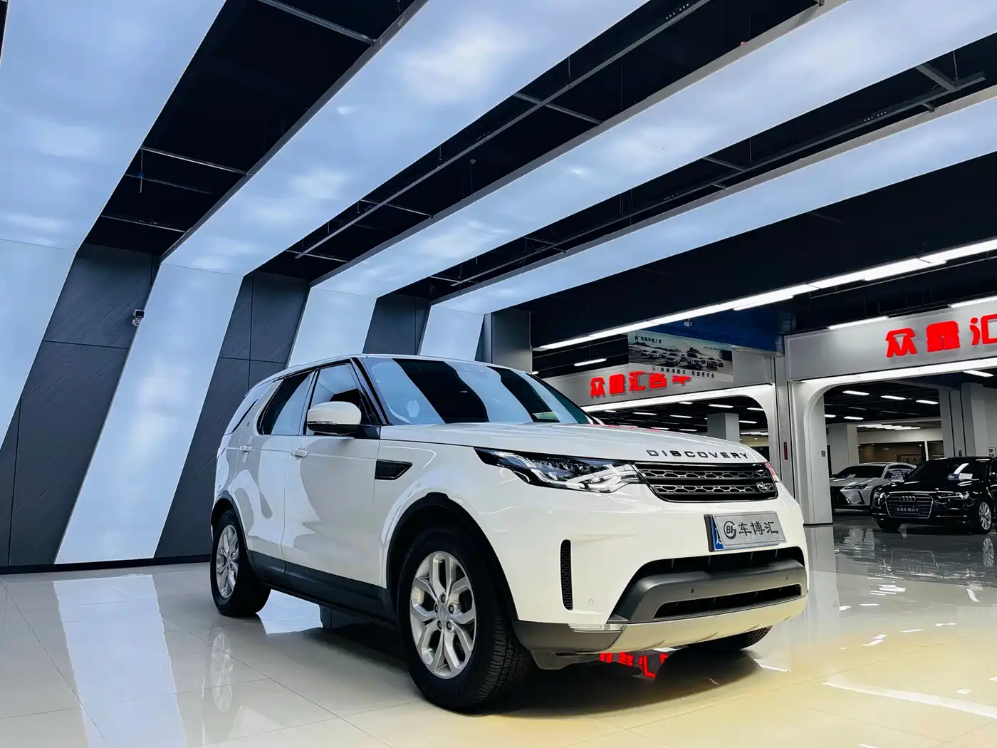 Land Rover Discovery 2017 3.0 SC V6 SE фото 3