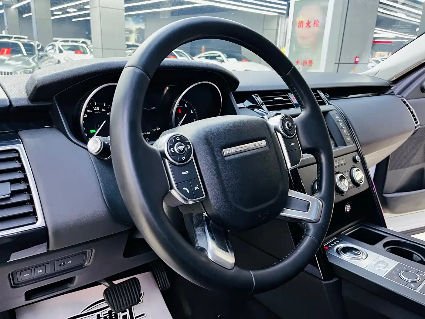 Land Rover Discovery 2017 3.0 SC V6 SE фото 14