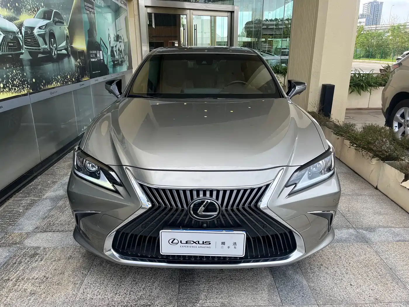 Фото 2 - Lexus ES