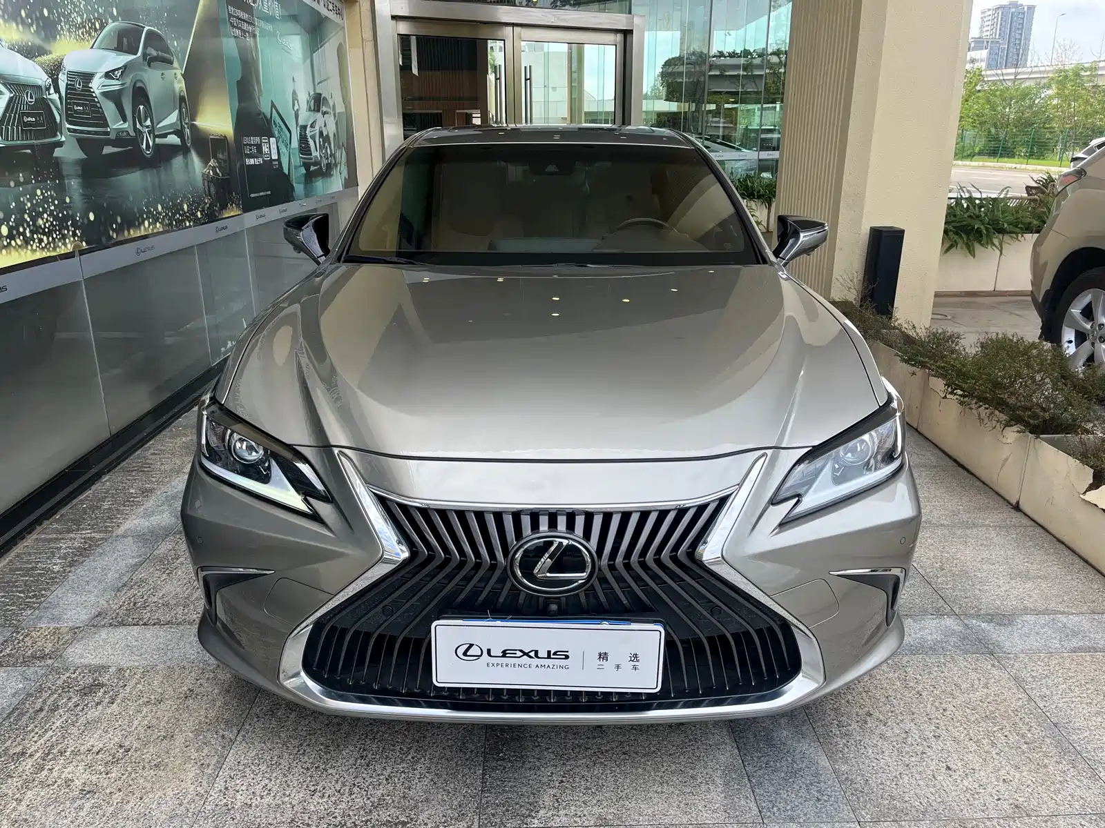 Фото 2 - Lexus ES