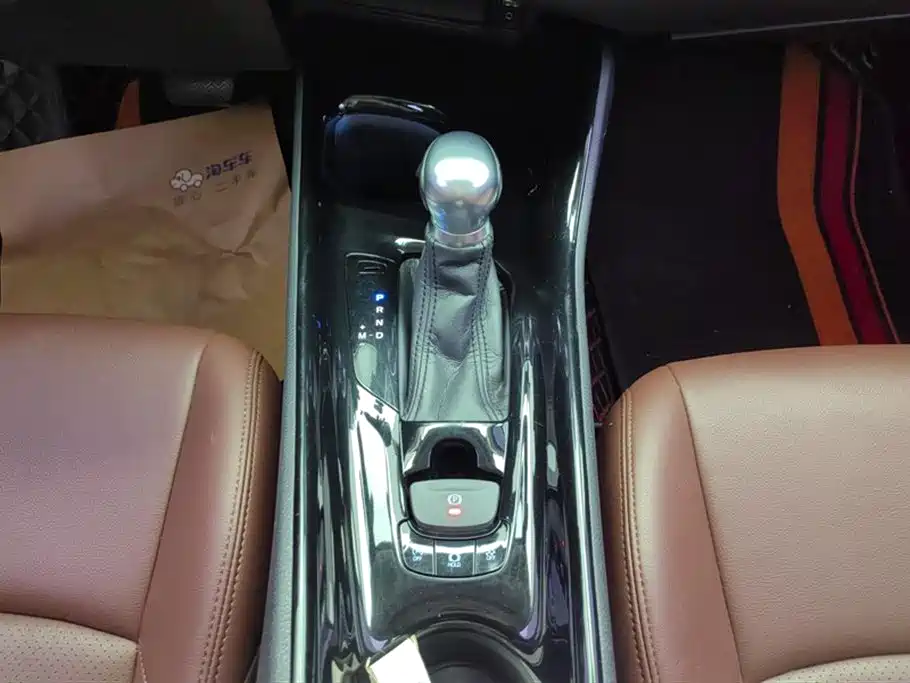 Toyota C-HR 2018 2.0L Leading Sunroof Edition China VI фото 16