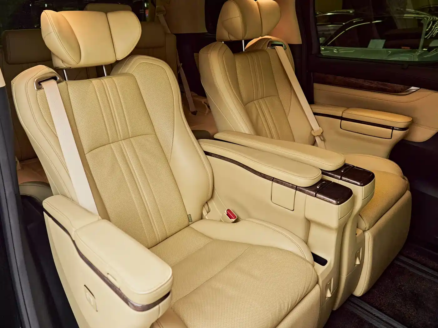 Toyota Alphard 2021 Hybrid 2.5L Premium фото 12