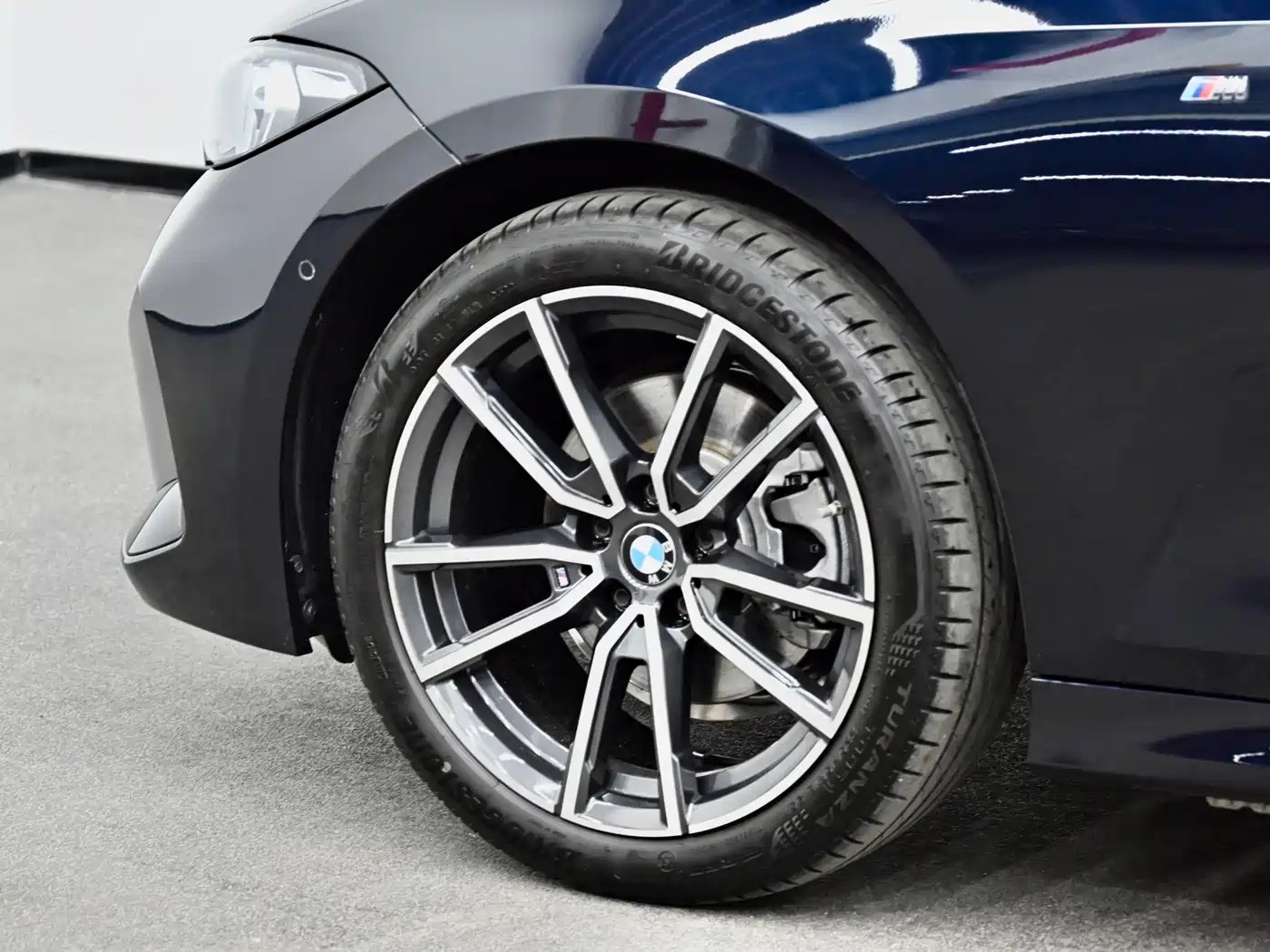 BMW 3 Series 2023 325Li M Sport Package фото 22