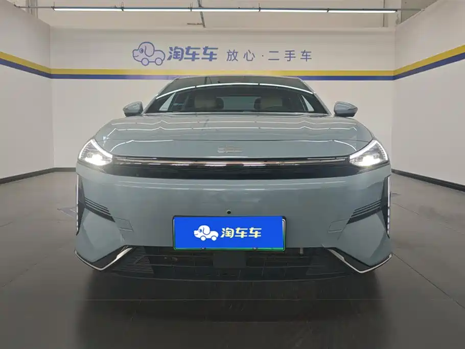 Geely Galaxy Galaxy L6 2024 125km PLUS Soaring Dragon Edition фото 2
