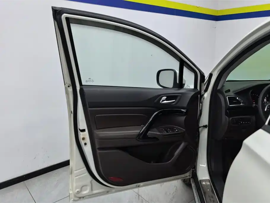 GAC Trumpchi Trumpchi GS4 2017 235T Automatic 2WD Luxury Smart Connected Edition фото 7