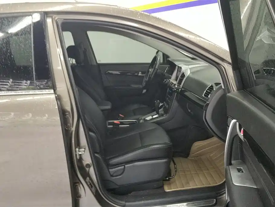 Chevrolet Captiva 2015 2.4L 2WD Urban Edition 7-seater фото 8