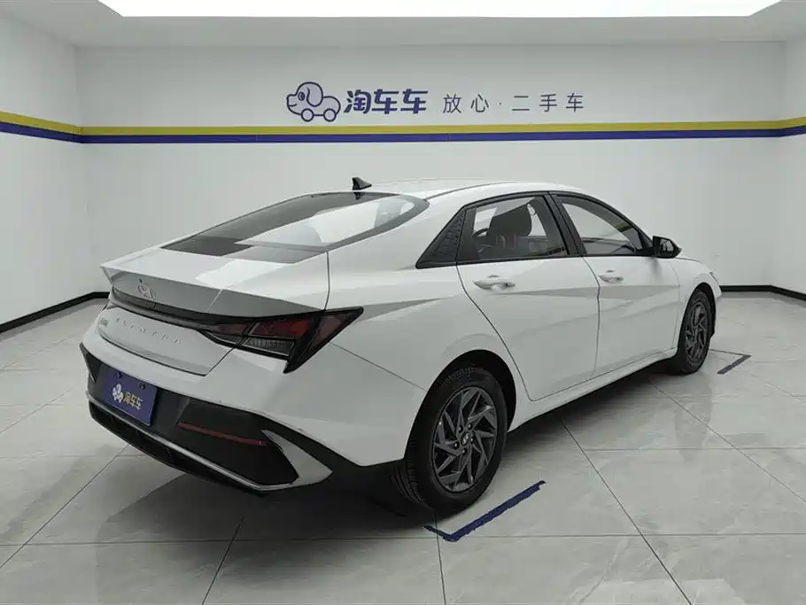 Hyundai Elantra 2023 1.5L CVT GLS Premium фото 3