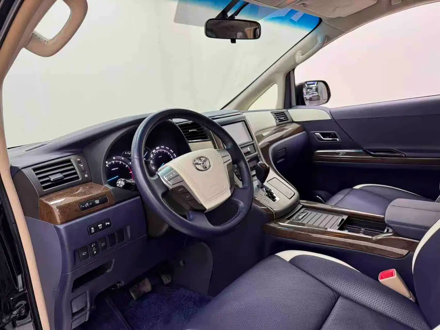 Toyota Alphard 2012 3.5L Luxury Edition фото 7