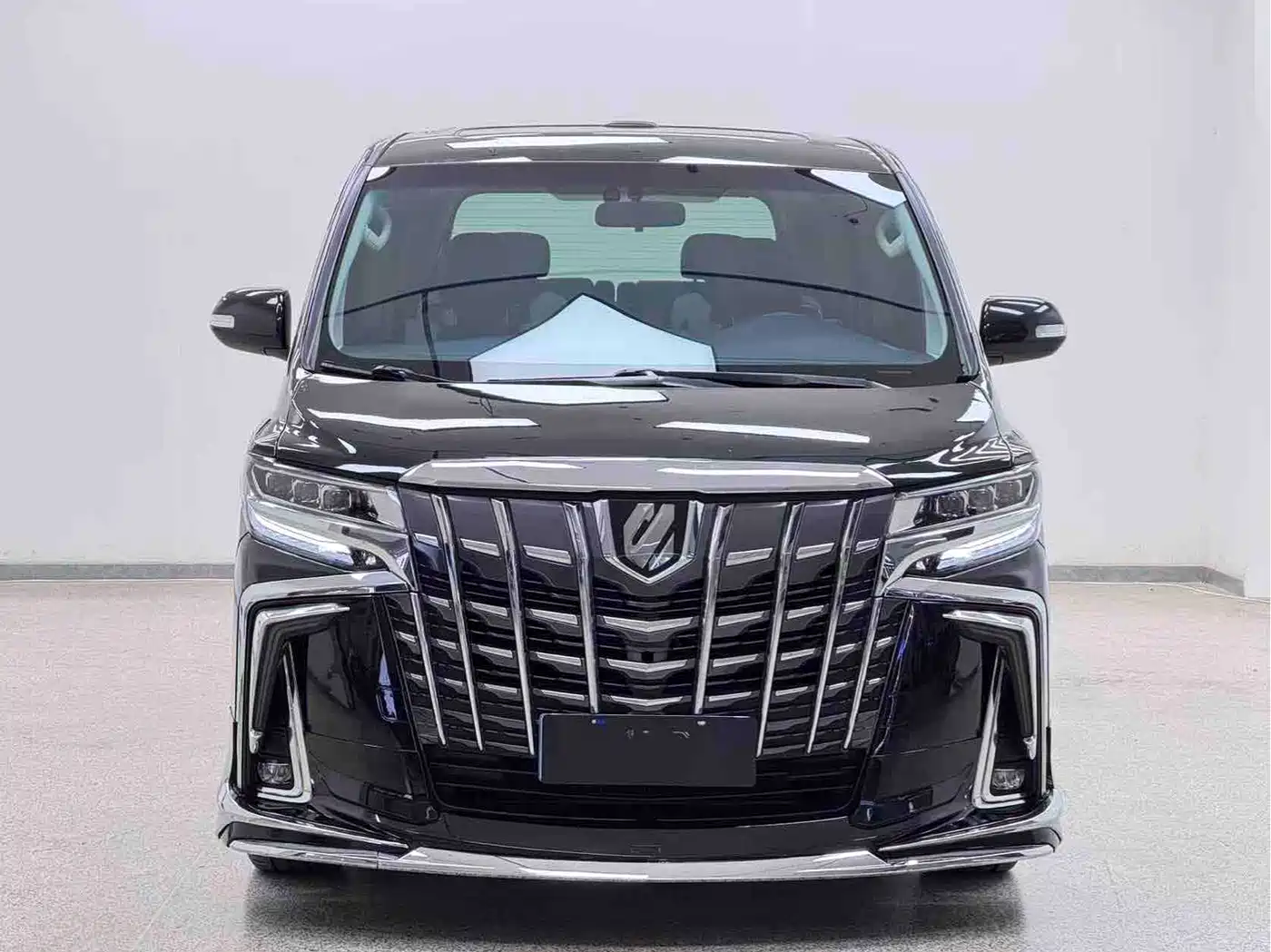 Toyota Alphard 2012 3.5L Luxury Edition фото 2