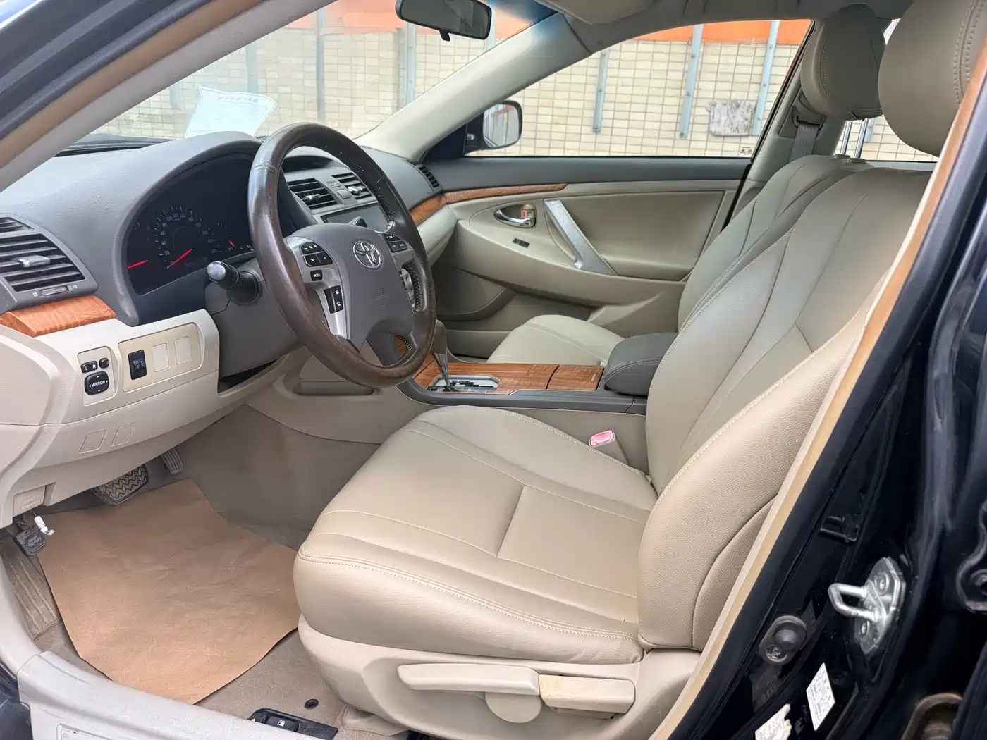 Фото 4 - Toyota Camry