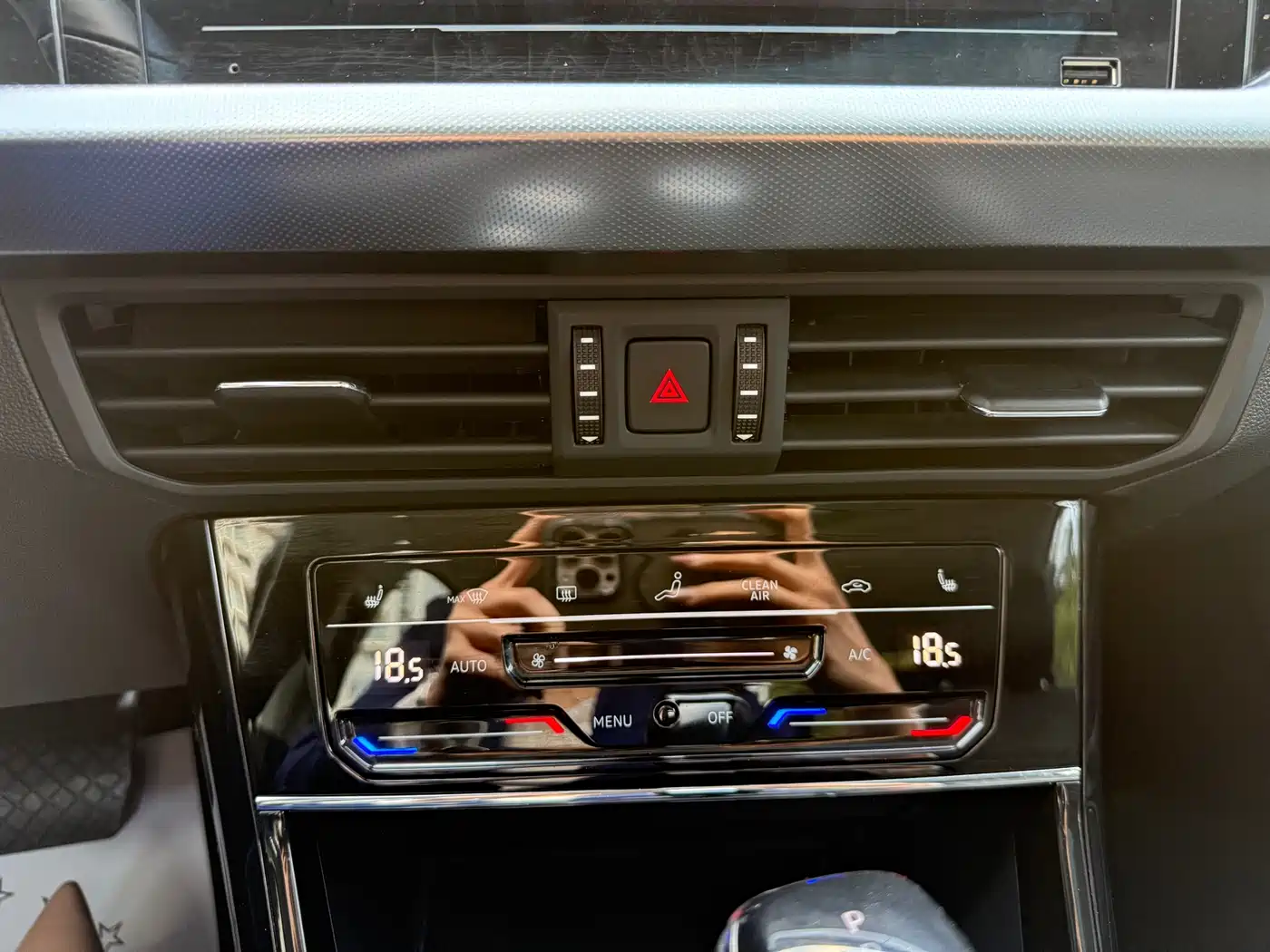 Volkswagen Passat 2022 330TSI Elite Edition фото 23