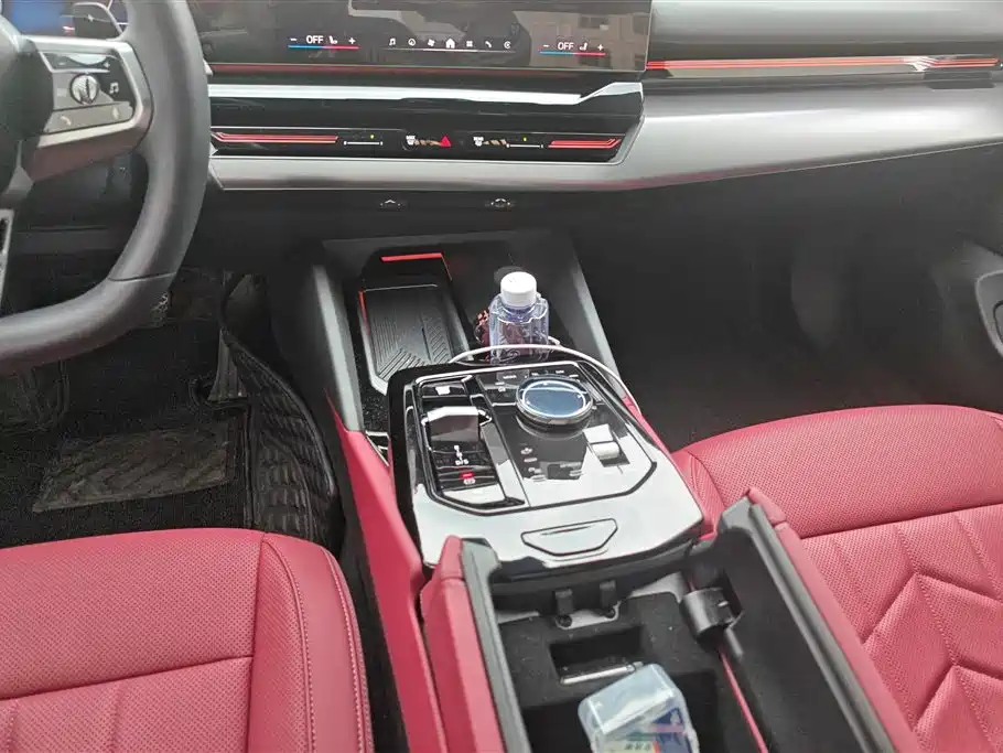 BMW 5 Series 2024 525Li M Sport Package фото 16