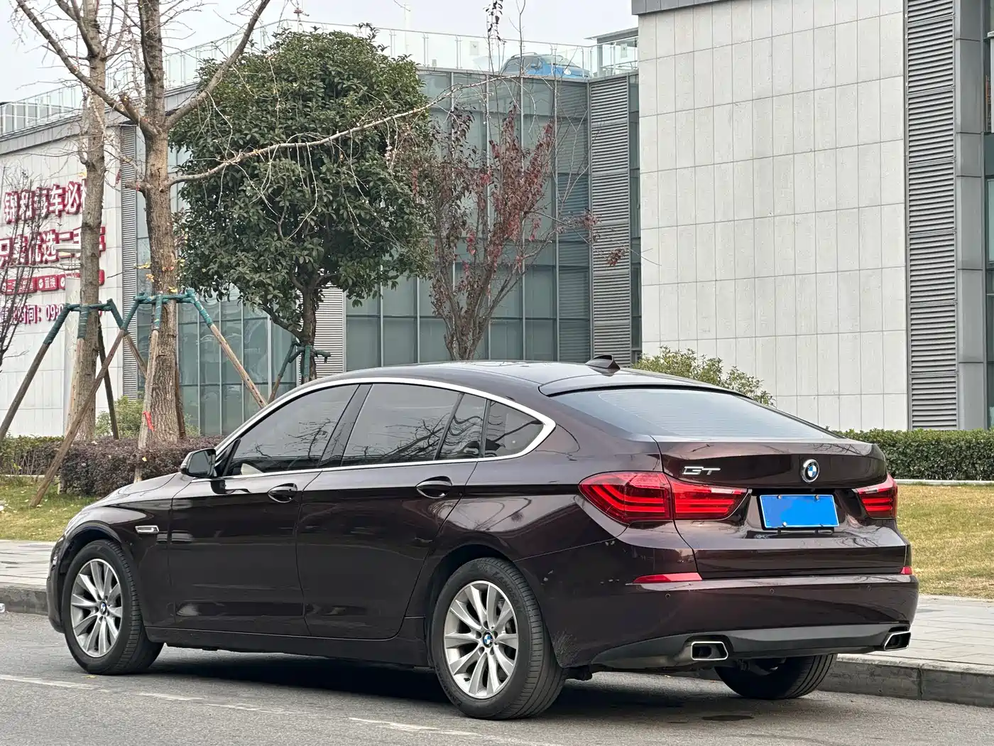 BMW 5 Series GT 2014 528i Leading фото 12