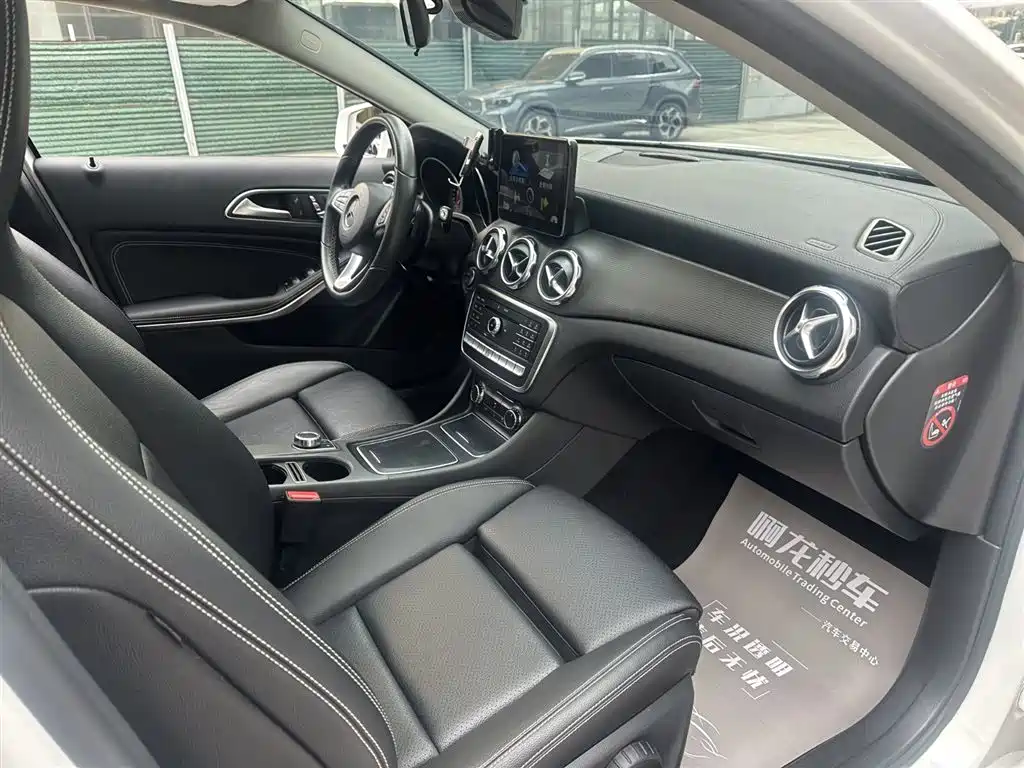 Mercedes-Benz GLA 2017 GLA 220 4MATIC Fashion фото 22