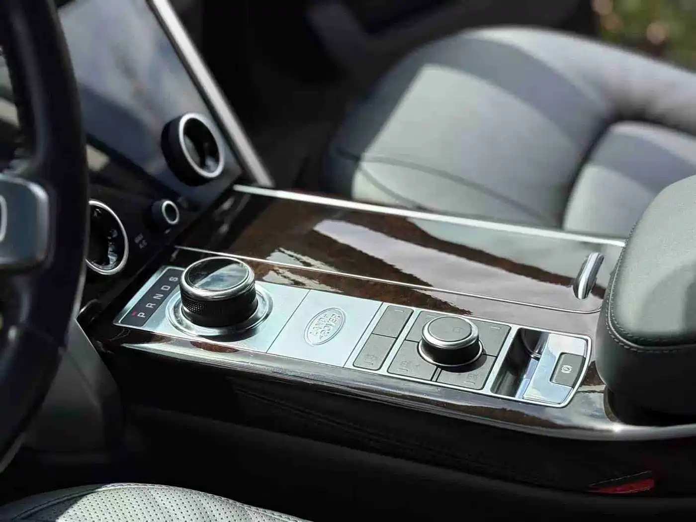 Land Rover Range Rover 2021 3.0 L6 Heritage Edition фото 21
