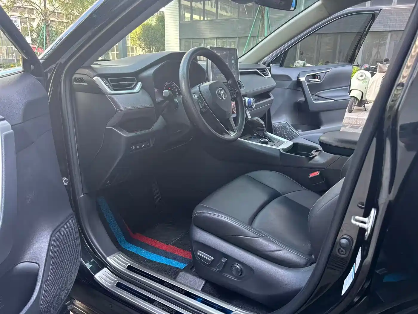 Toyota Wildlander 2020 Hybrid 2.5L E-CVT AWD Luxury Edition фото 7