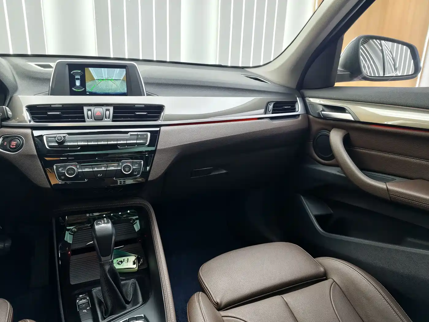 BMW X1 2019 sDrive18Li Premium Model фото 13