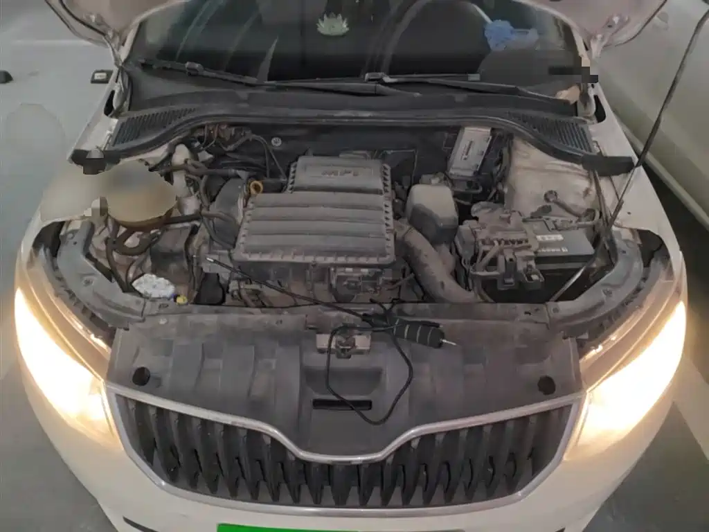Škoda Fabia 2015 1.4L Manual Advance Edition фото 11