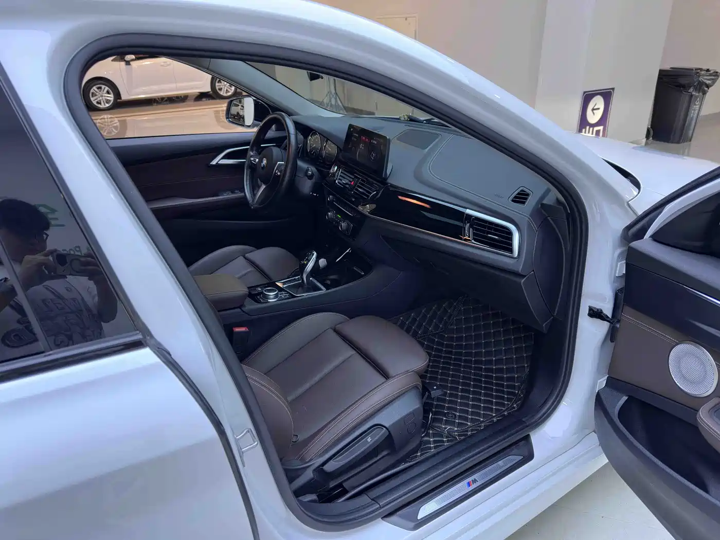 BMW 1 Series 2021 120i M Sport Shadow Edition фото 13