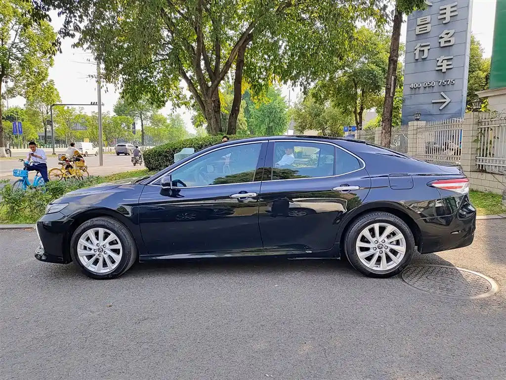 Toyota Camry 2021 2.0G Luxury Edition фото 3