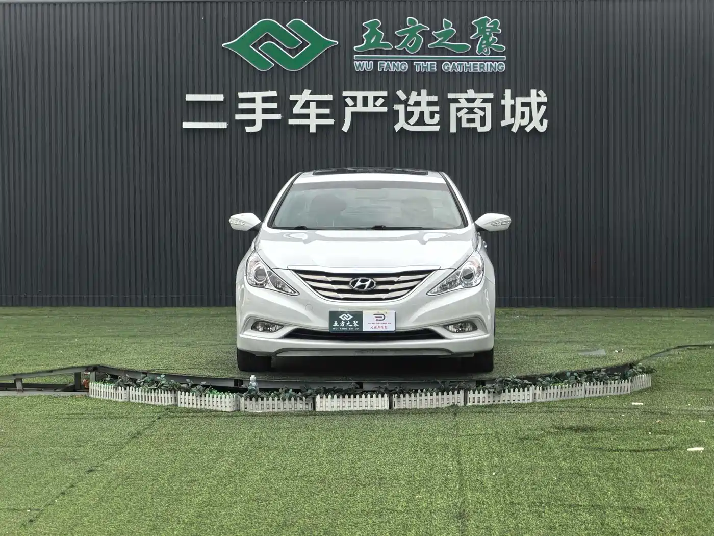 Hyundai Sonata 2011 2.0L Auto Premium Edition фото 2
