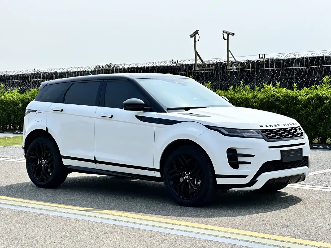 Land Rover Range Rover Evoque 2020 Model 249PS R-DYNAMIC S Gloss Black Sport Edition фото 3