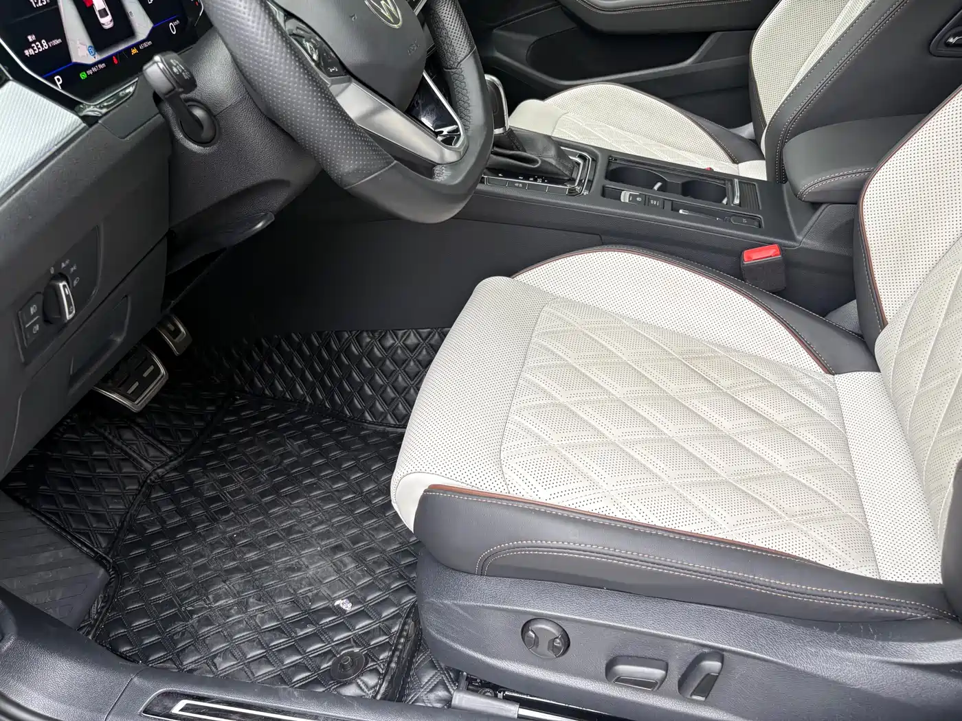 Volkswagen Magotan 2023 Model 2 Million Commemorative Edition 330TSI DSG Luxury фото 5
