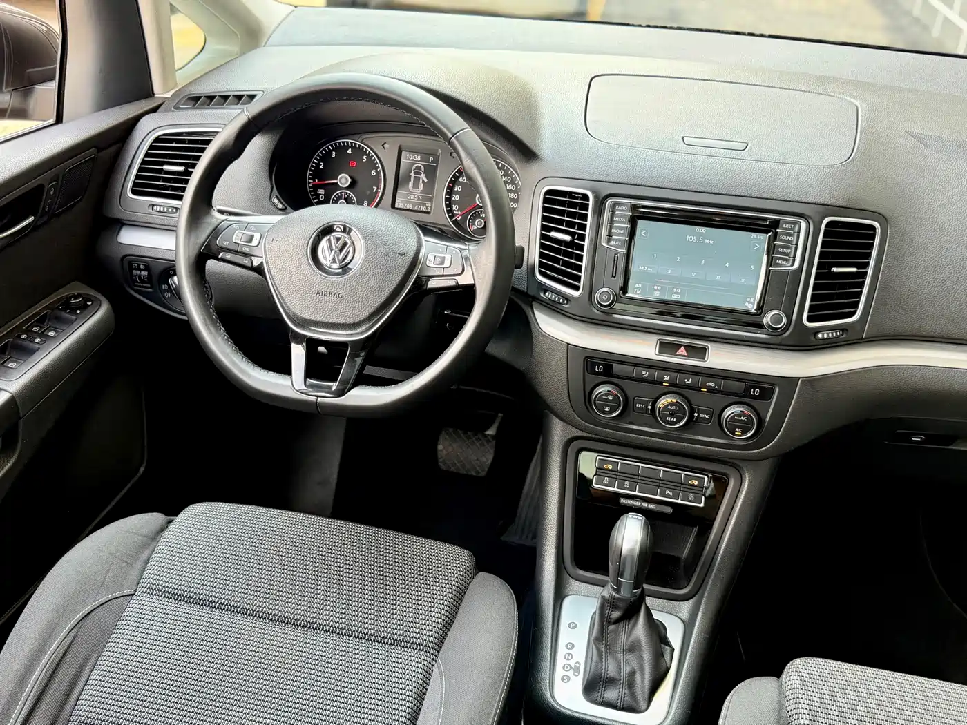 Volkswagen Sharan 2016 2016 380TSI Comfort 7-seater