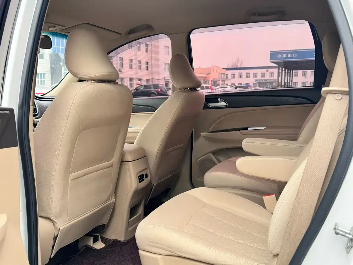 Фото 6 - Baojun 730