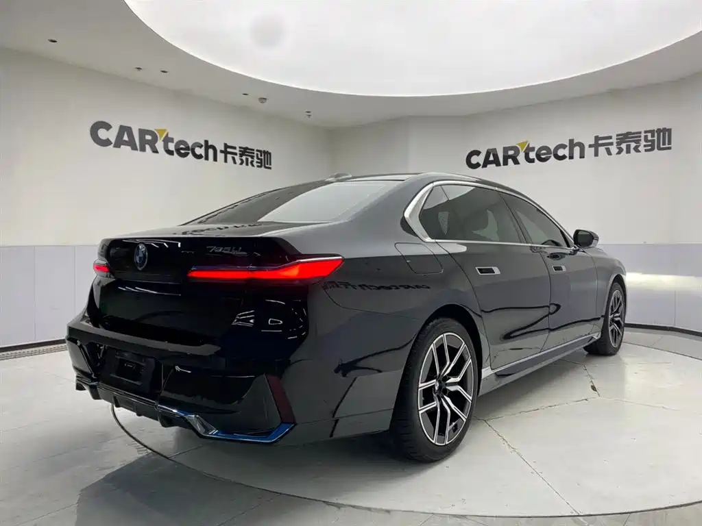 BMW 7-SERIES
