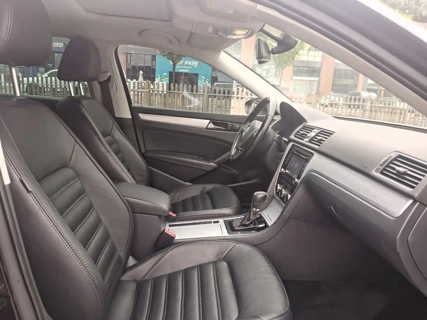 Volkswagen Passat 2014 1.8TSI DSG Executive Navigation Edition фото 26