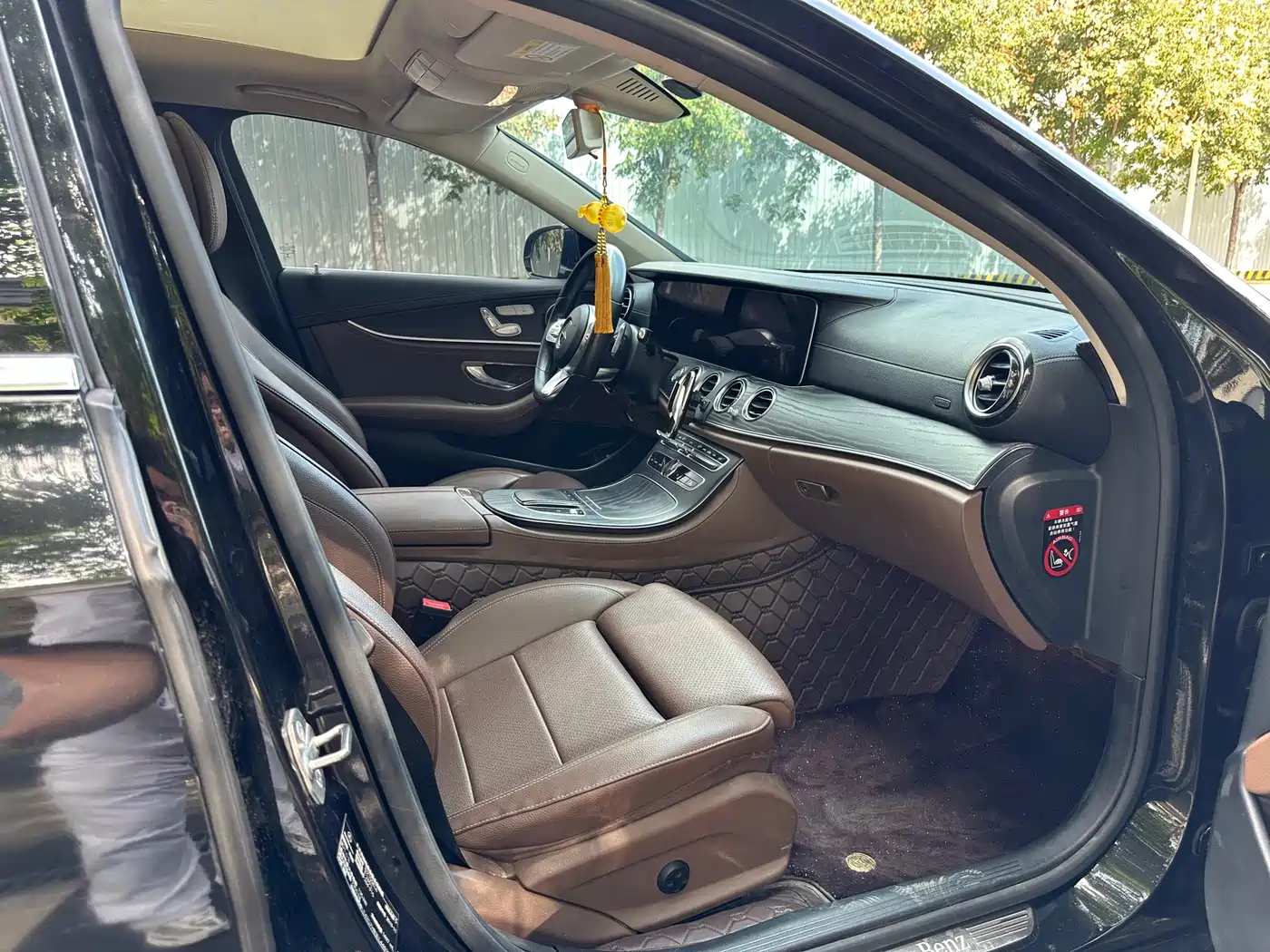 Фото 11 - Mercedes-Benz E-Class