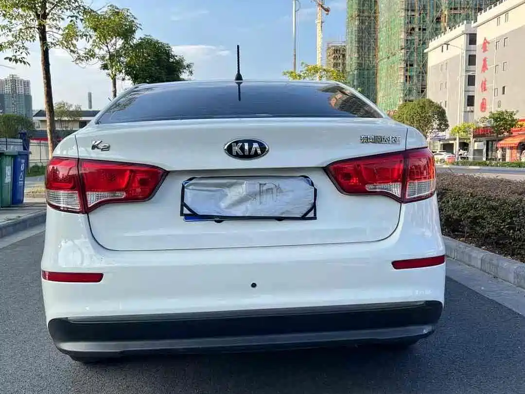 Kia K2 2017 2015 Sedan 1.4L AT GLS