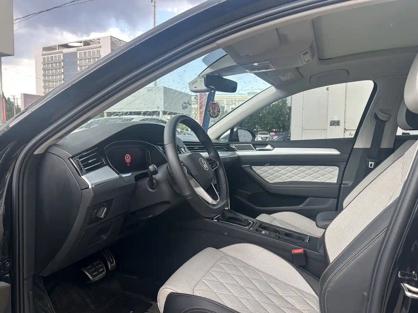 Volkswagen Magotan 2024 2 Million Units Public Sharing Edition 330TSI DSG Luxury фото 5