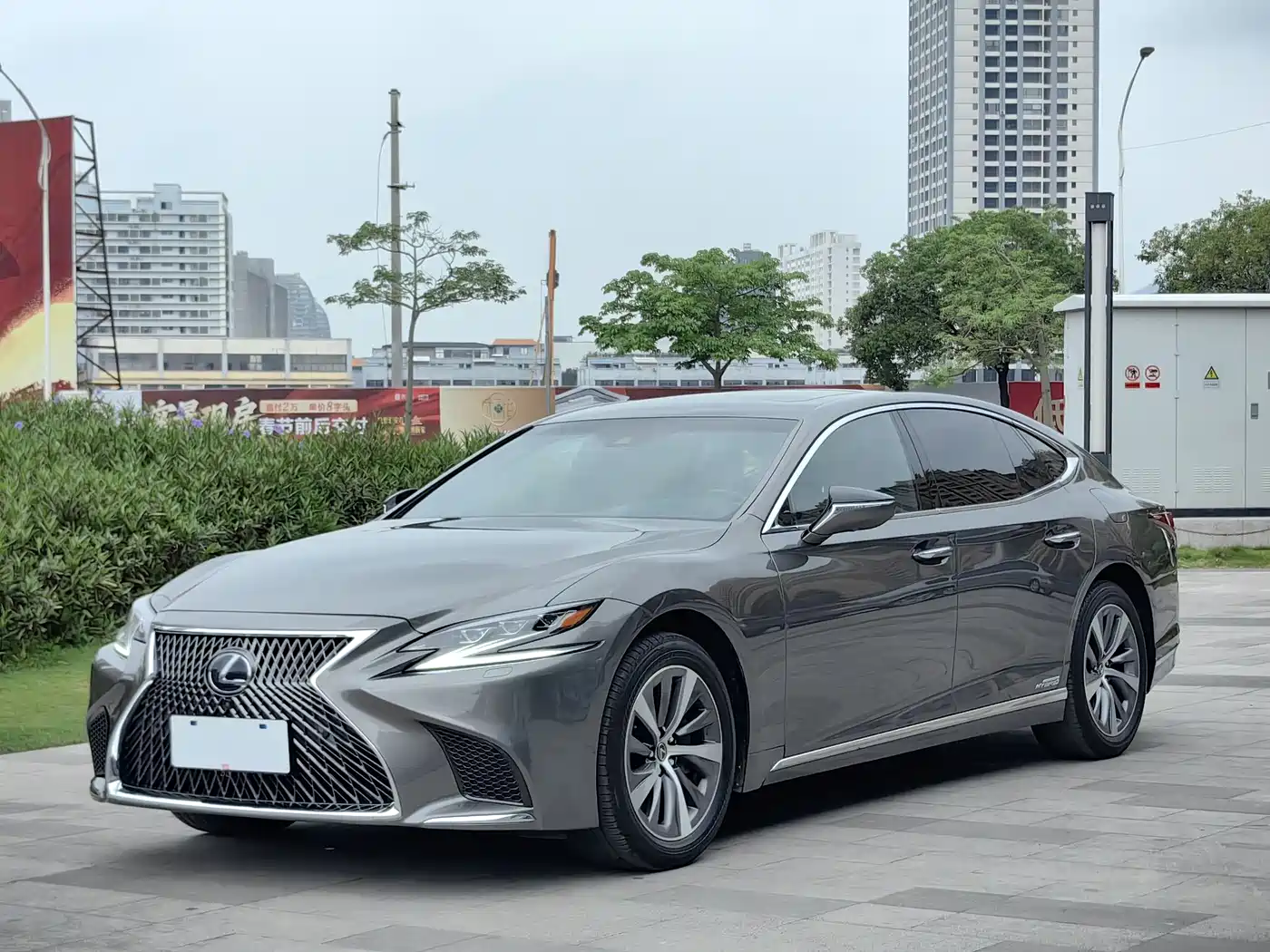 Lexus LS 2018 500h Excellence Edition China V